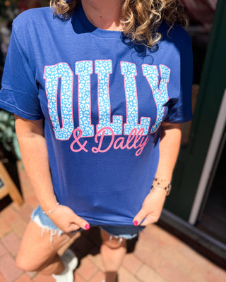 Person wearing a blue t-shirt with 'Dilly & Dally' text